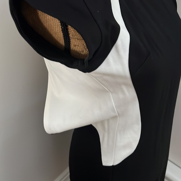 Black and white dress fits really nice - Picture 3 of 5